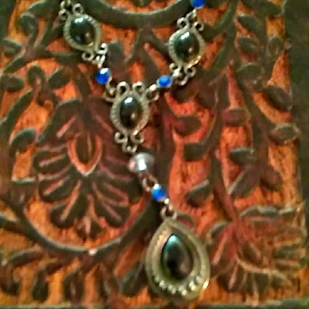 Avon Cat's Eye Crystal beaded necklace